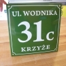 tablica emaliowana, zielona adresowa, stylizowana, zielono-biała, szyld firmowy